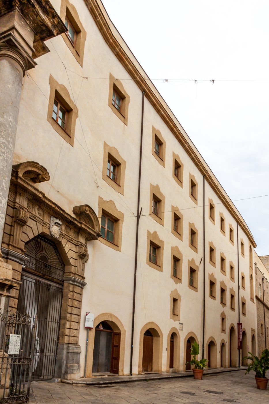 Galleria d'arte moderna "Empedocle Restivo" — Palermo